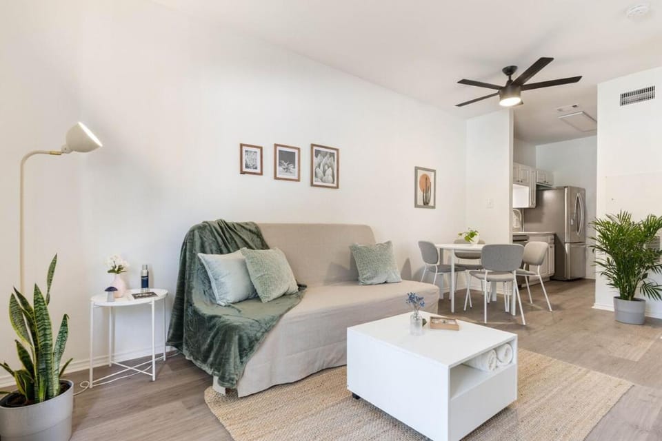 1BR Bright Domain Apt w Pool, Tennis & Parking Apartment in Austin