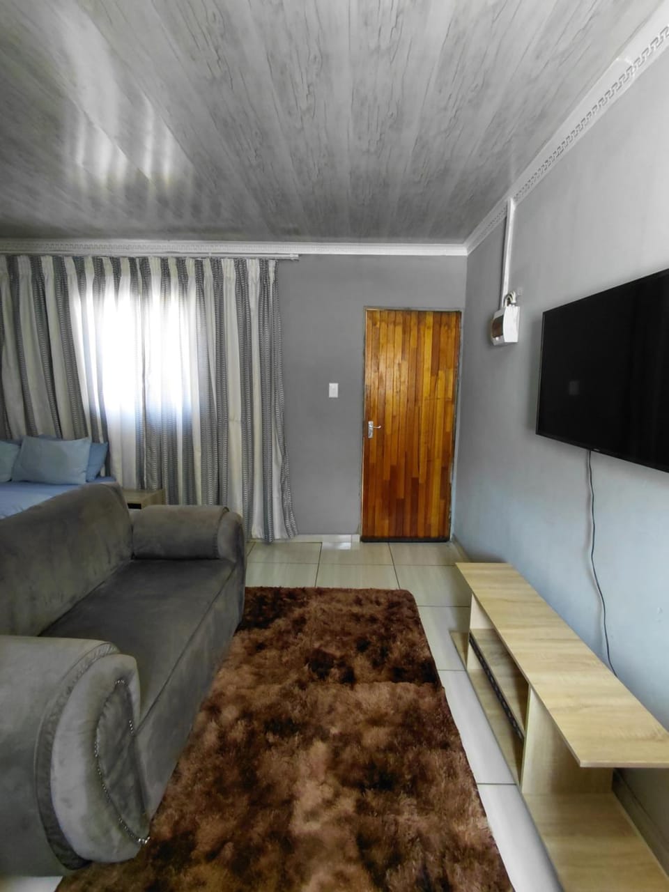 Mama R's Budget-friendly BACKROOM 2 Apartment in KwaZulu-Natal