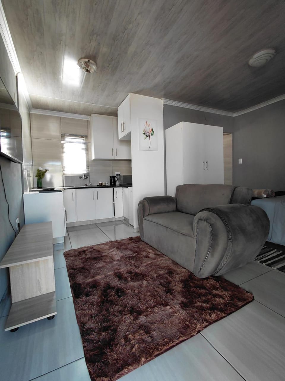 Mama R's Budget-friendly BACKROOM 2 Apartment in KwaZulu-Natal