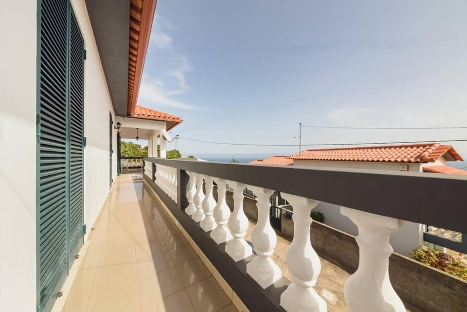 Casa do Massapez by Mth House in Madeira District