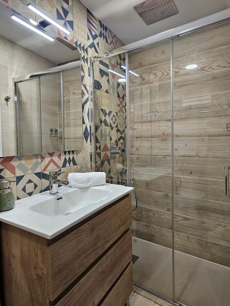 Shower, Bathroom, towels
