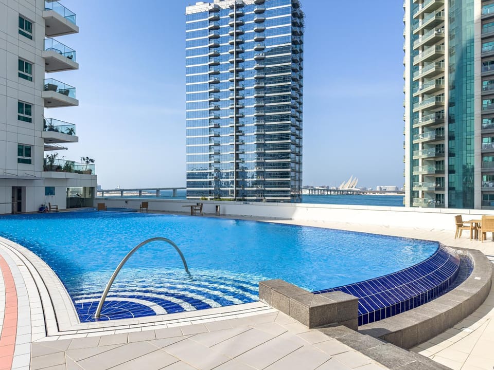 Sea & Zayed National Museum Views - Huge Balcony - Paradise for Groups & Families - Designer's Choice - 5 min from Reem Park Apartment in Abu Dhabi