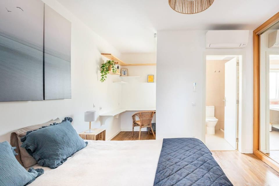 Bed, Bedroom