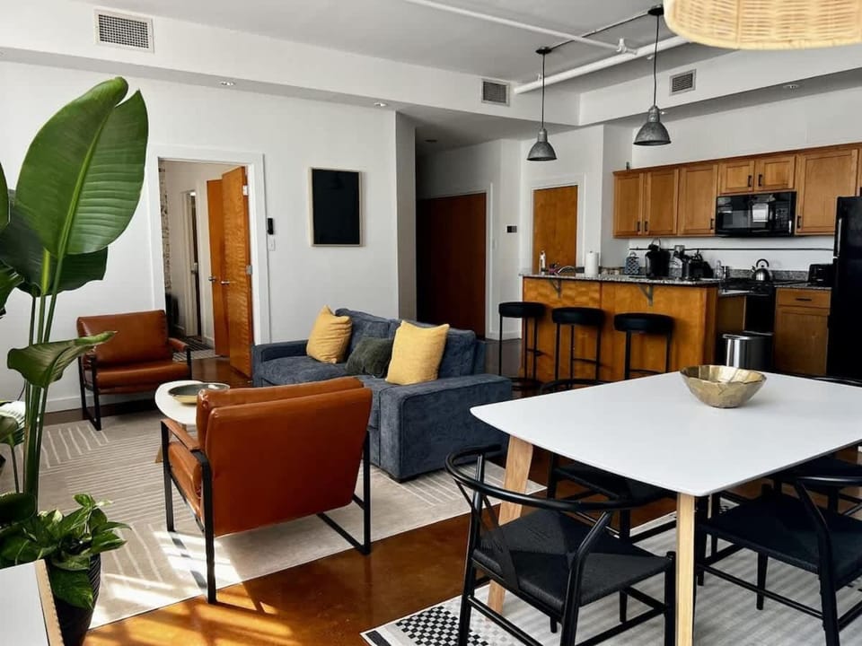 Stylish Industrial Loft in Warehouse District Apartment in Warehouse District