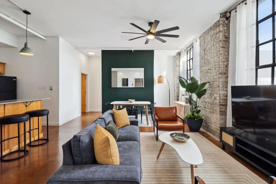 Stylish Industrial Loft in Warehouse District Apartment in Warehouse District