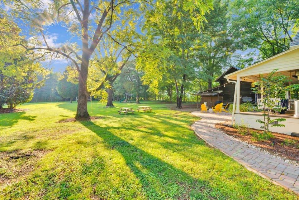 Eclectic 1906 Farmhouse 2 Acres Hammocks & Charm House in Huntersville