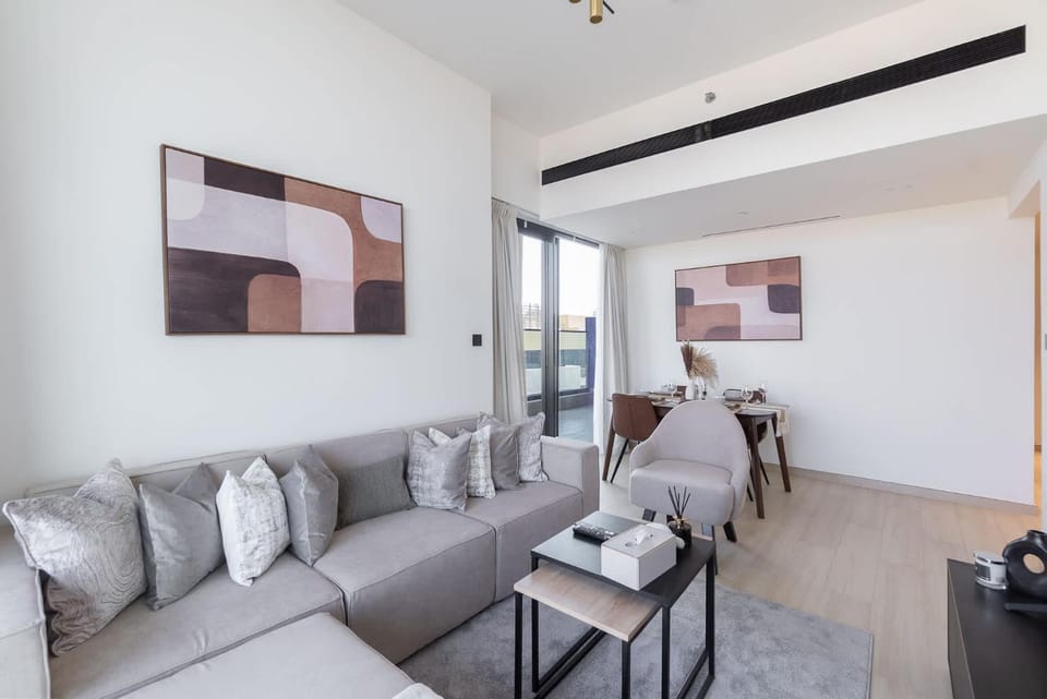 Free housekeeping visits during your stay - StayShort - JVC sleeps 4 with Amazing Views and Large Balcony Apartment in Dubai