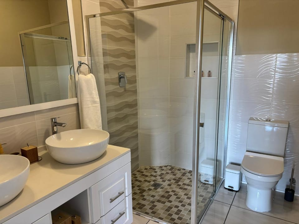 Shower, Toilet