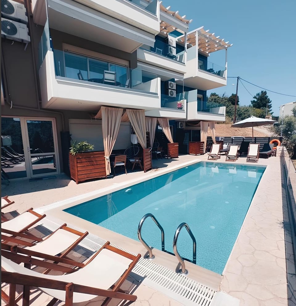 Property building, Day, View (from property/room), Balcony/Terrace, Pool view, Swimming pool, sunbed