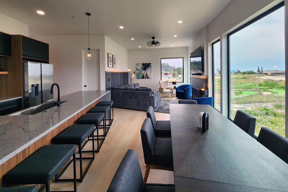 Spectacular Bridge and Bay Views! Bay's Edge! House in Waldport