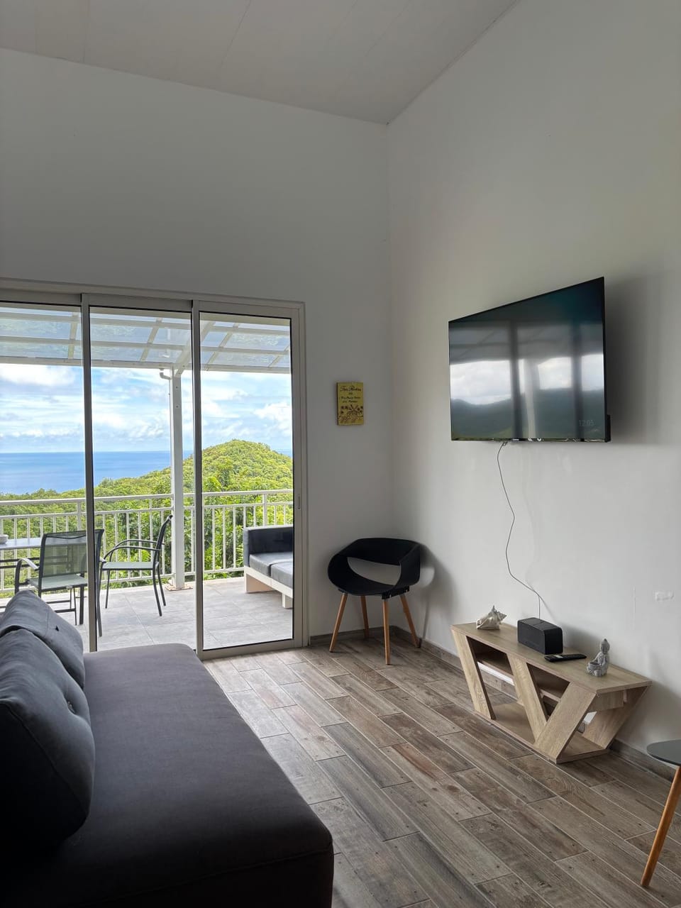 Communal lounge/ TV room, Seating area, Sea view