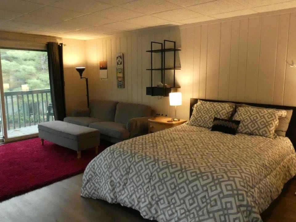 Happy Hour at Windcliff! Studio condo at Shanty Creek Resort Apartment in Michigan
