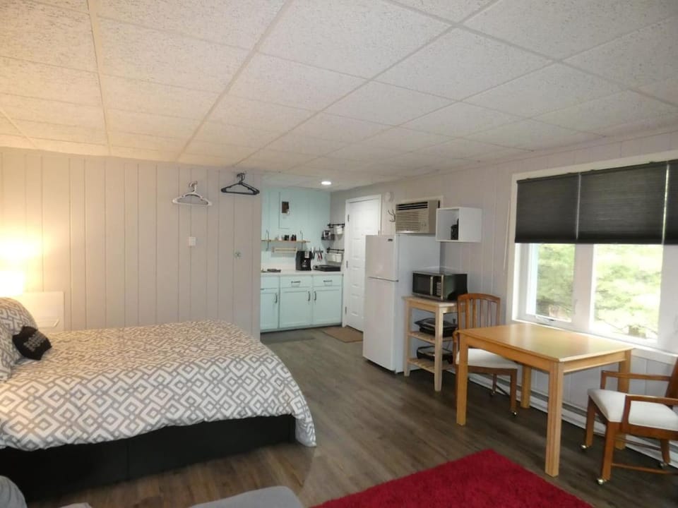 Happy Hour at Windcliff! Studio condo at Shanty Creek Resort Apartment in Michigan