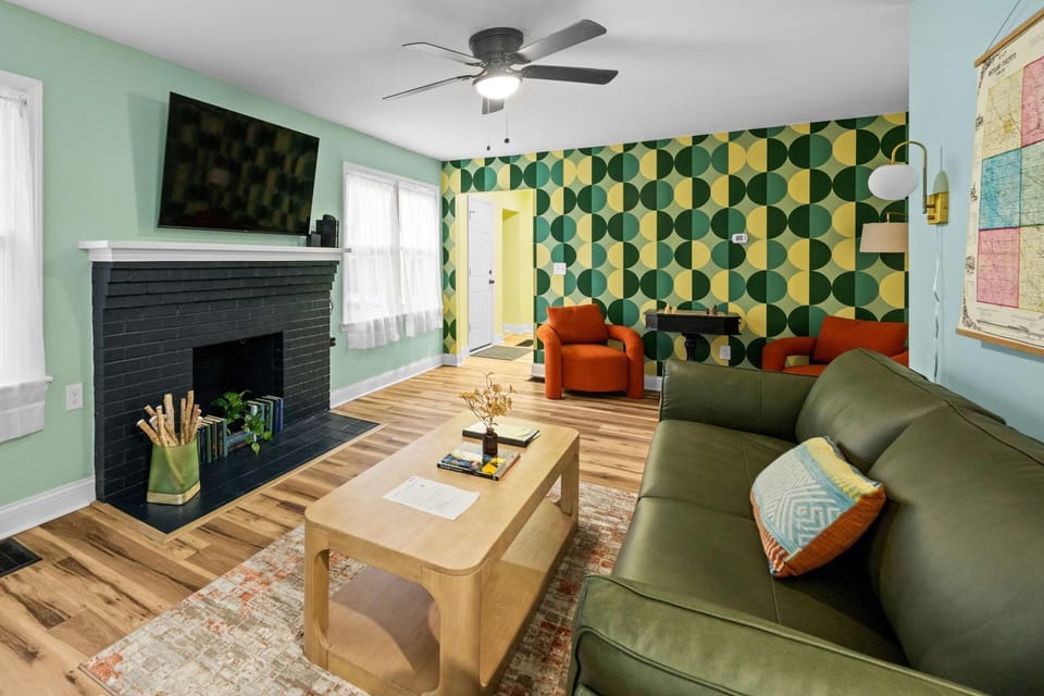 4BR, Home Theater, near Spooky Nook Sports Complex House in Hamilton