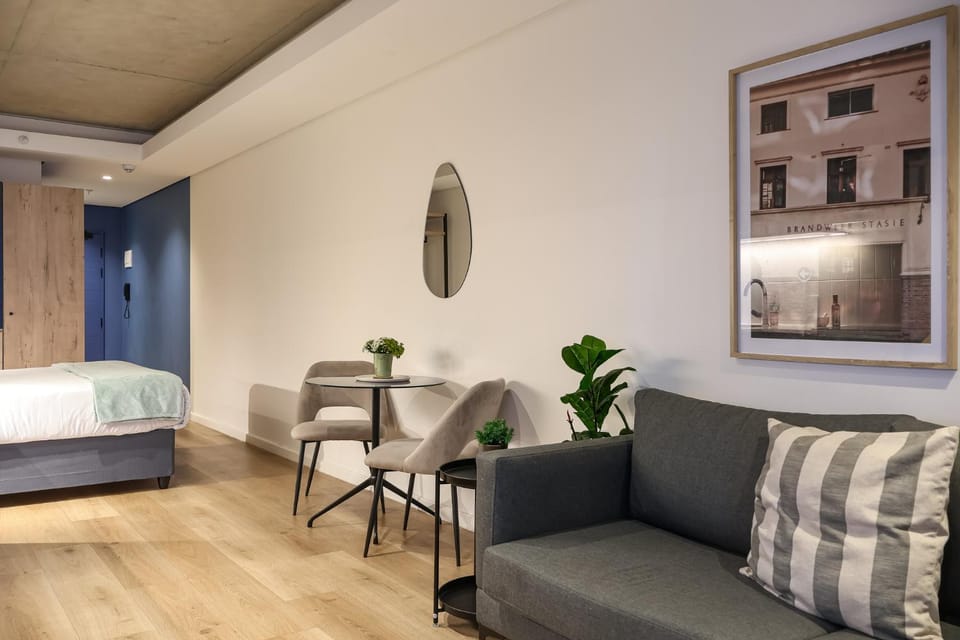 Sea Point Studio Rooftop Pool & Gym Apartment in Sea Point