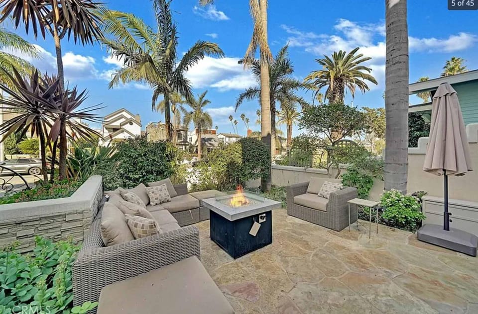 Coastal Charm Gorgeous Beach Estate with roof top House in Huntington Beach