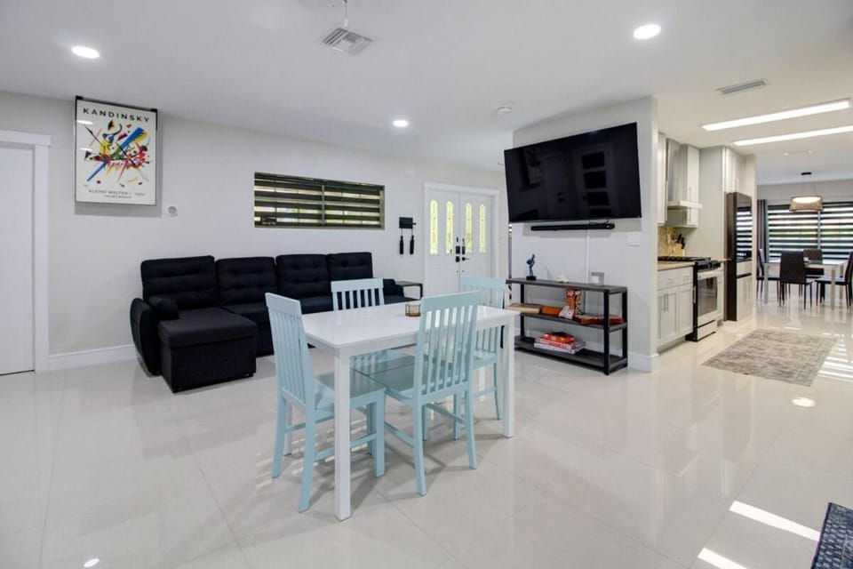 Communal lounge/ TV room