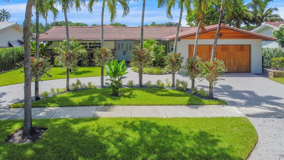 Property building, Day, Natural landscape, Garden