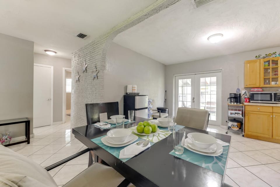 Fenced-In Yard! Home 3 Mi to Hard Rock Stadium House in Hollywood