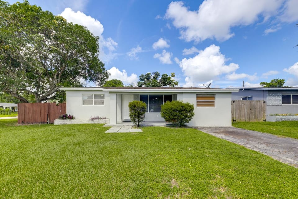 Fenced-In Yard! Home 3 Mi to Hard Rock Stadium House in Hollywood