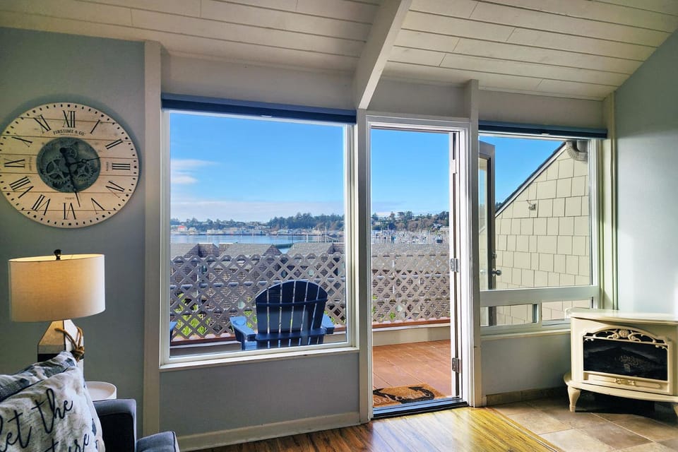 Historic Bayfront! Stellar Bridge & Bay Views! Bay Dreaming House in Newport