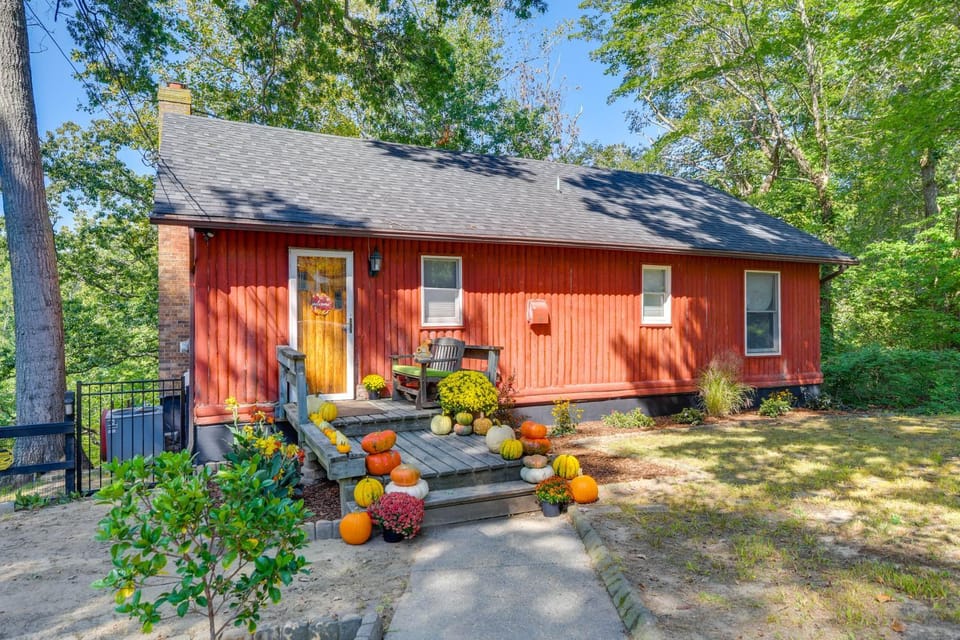 Lakefront Cabin Near Solomons Island w/ Hot Tub Cabin in Maryland