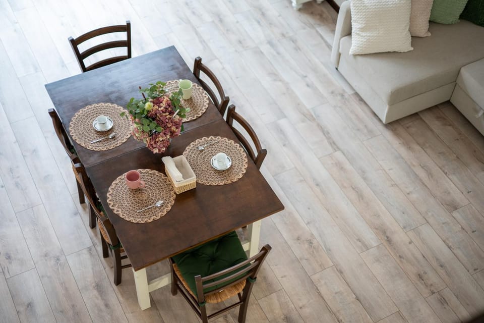 Living room, Seating area, Dining area, Food