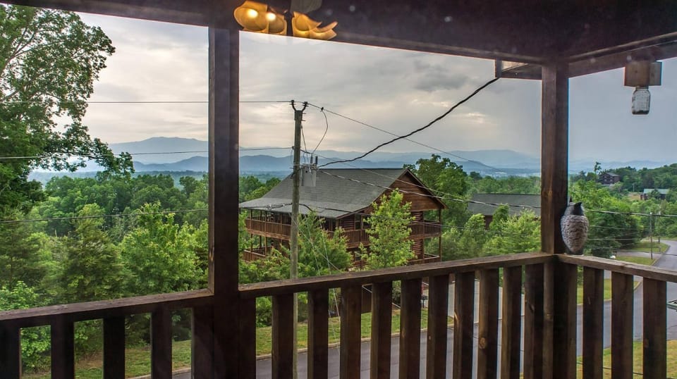 Big Bear Chalet in Sevier County