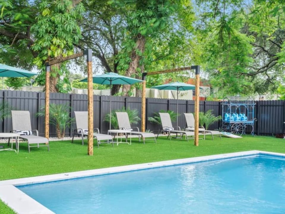 Swimming pool
