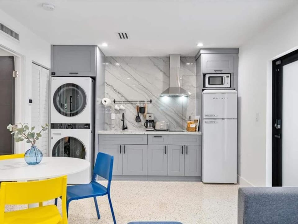 laundry, kitchen