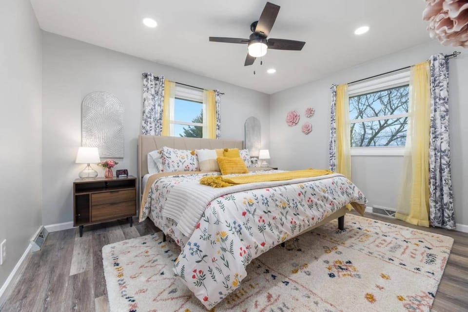 Bed, Decorative detail, Bedroom