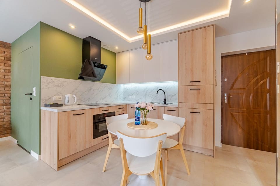 Kitchen or kitchenette, Dining area, stove