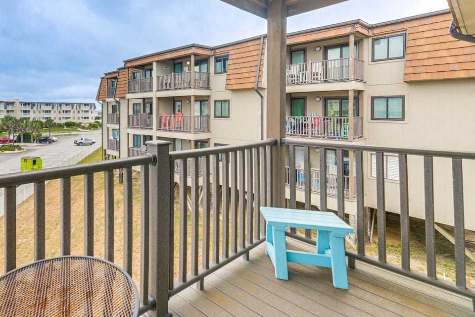 Steps to Sand! Condo w/ 2 Pools in Atlantic Beach House in Atlantic Beach