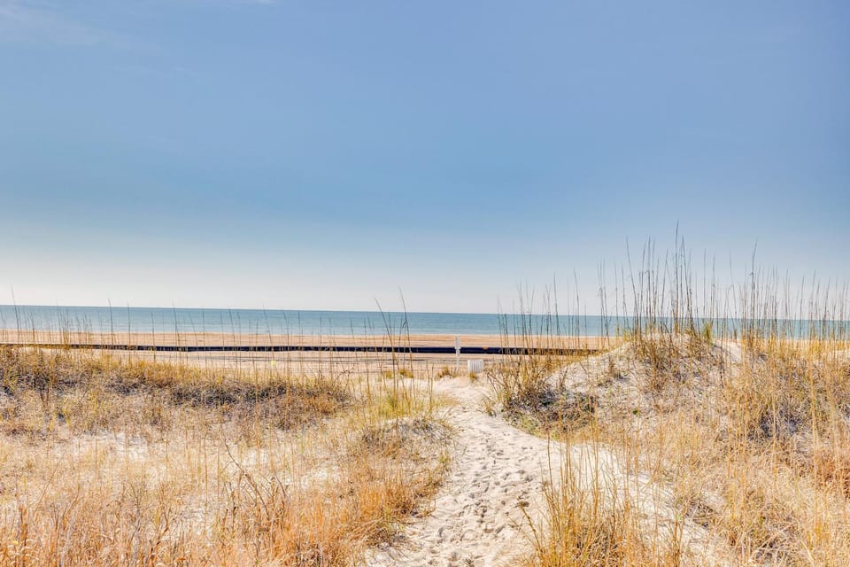 Steps to Sand! Condo w/ 2 Pools in Atlantic Beach House in Atlantic Beach