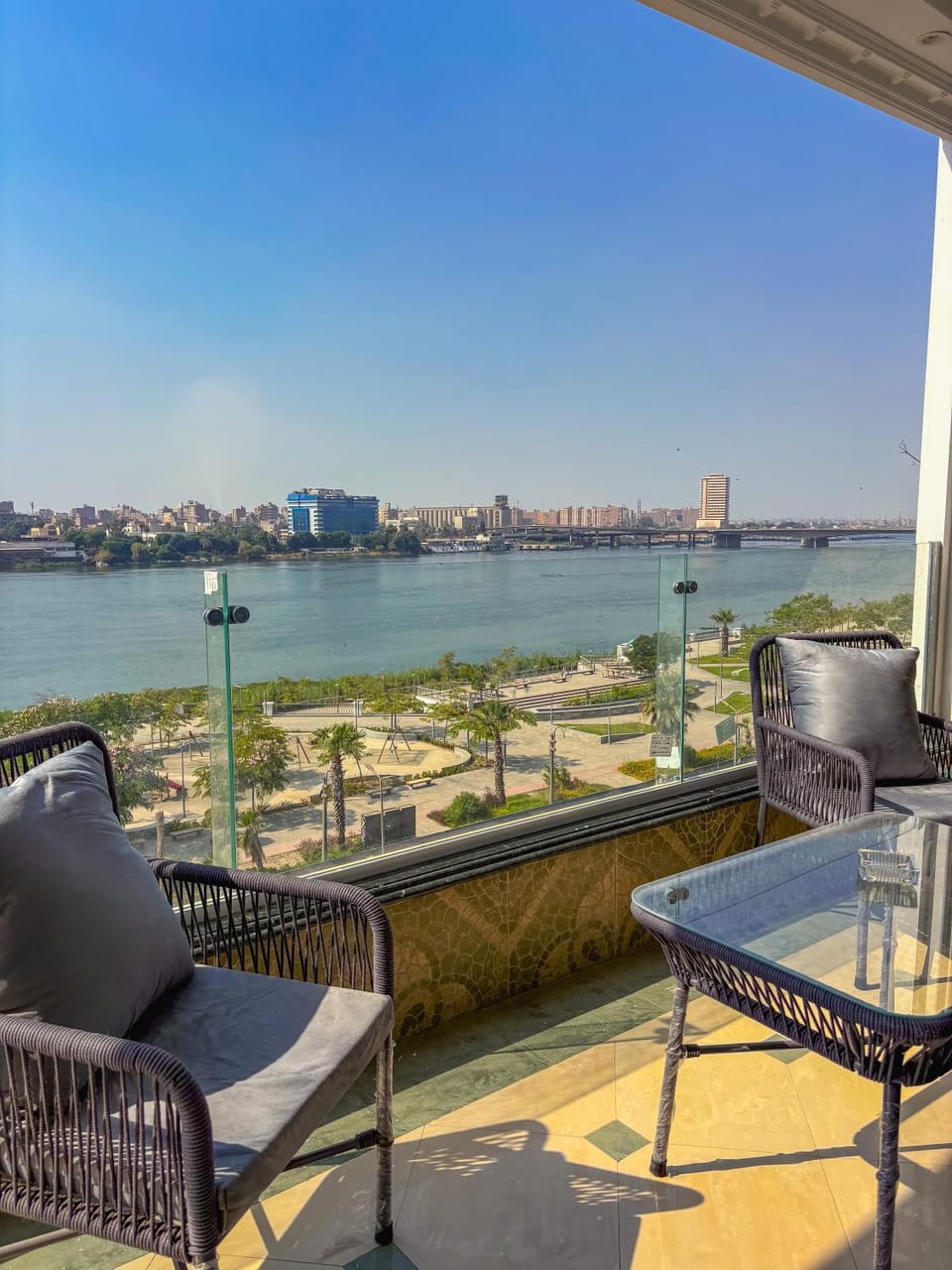 Day, Natural landscape, View (from property/room), Balcony/Terrace, Seating area, City view, Lake view, River view, Sea view