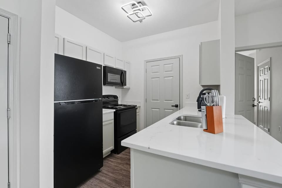 Modern 2BR2BA Near University District Apartment in Memphis