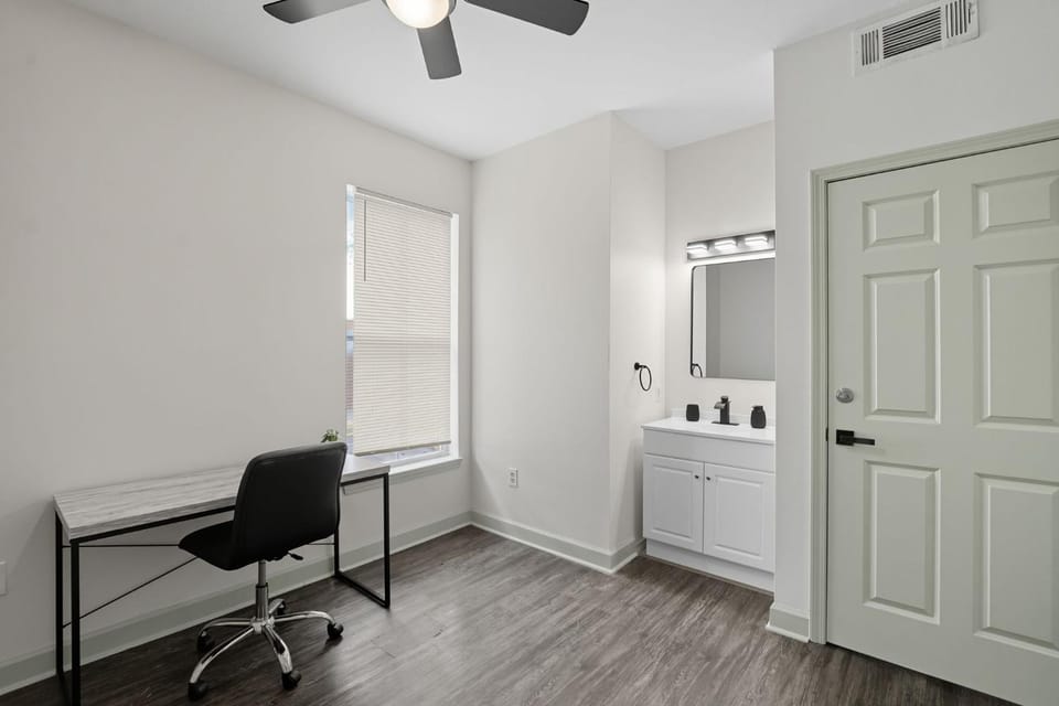 Modern 2BR2BA Near University District Apartment in Memphis