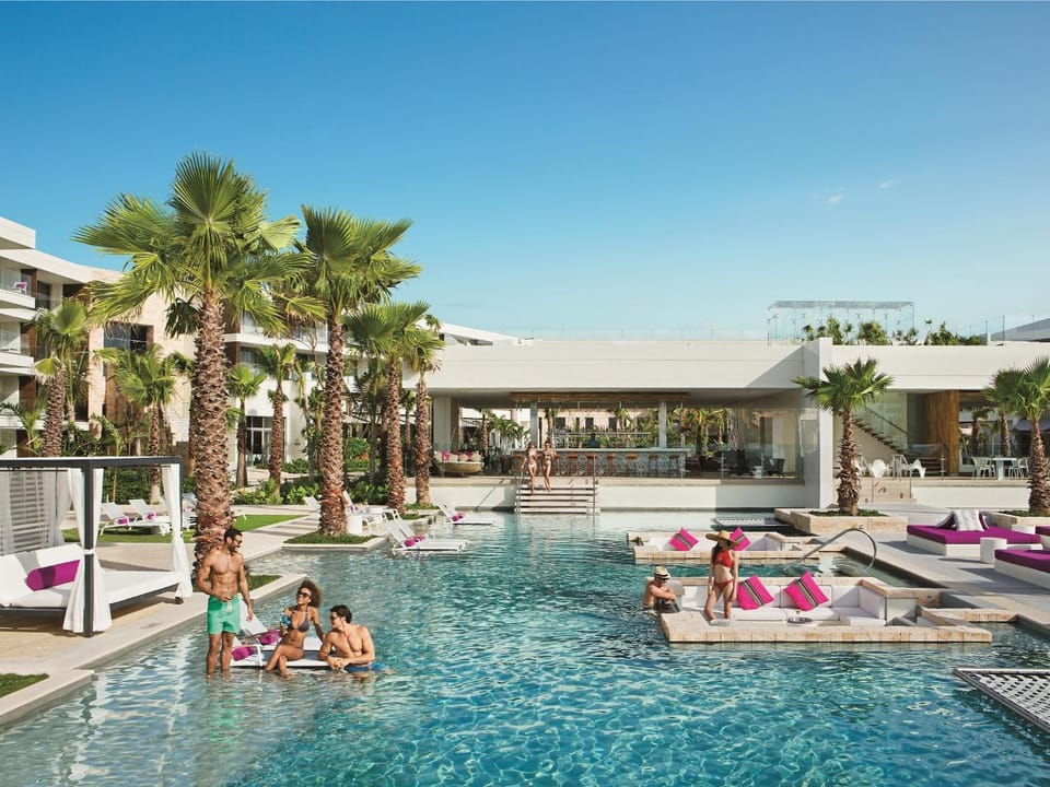 Swimming pool, Swimming pool