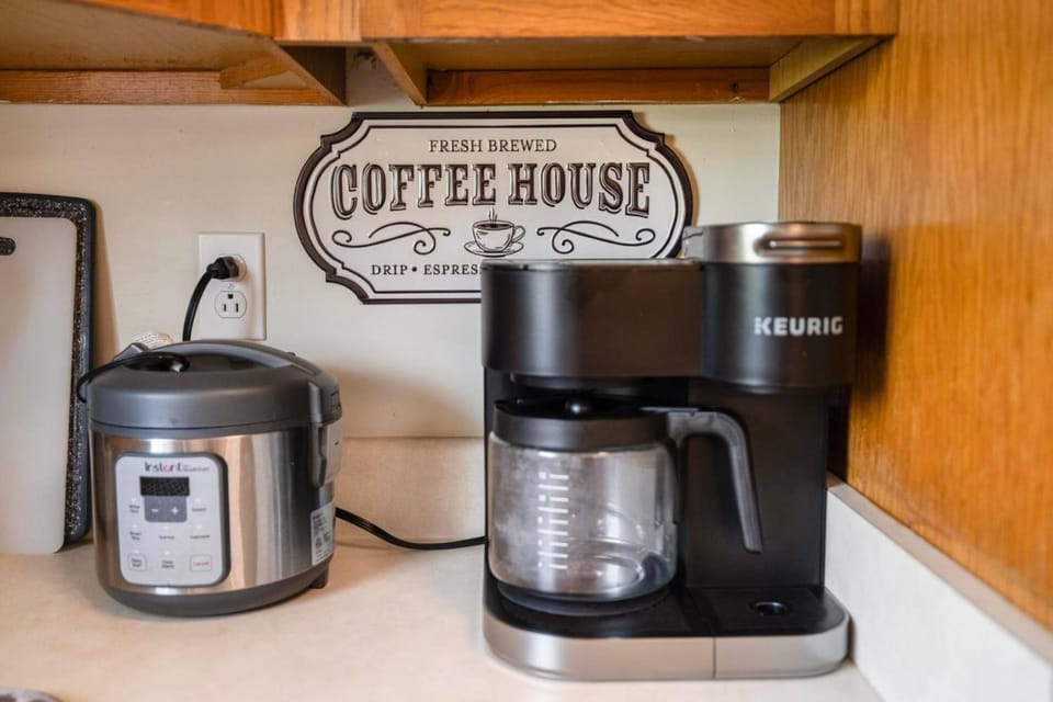 Coffee/tea facilities, Seating area, Garden view, Quiet street view