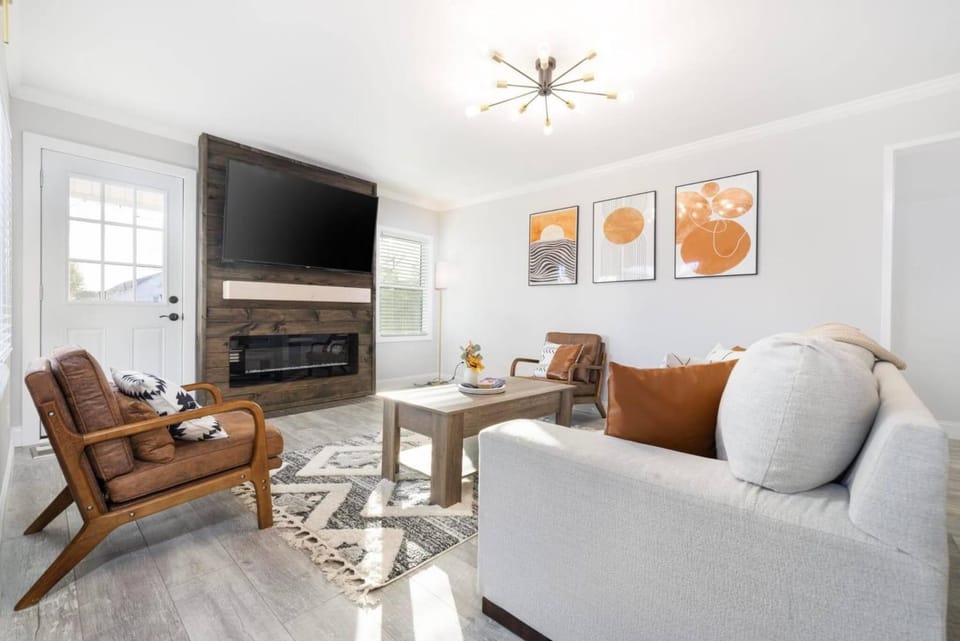 Living room, Photo of the whole room, Decorative detail, Seating area