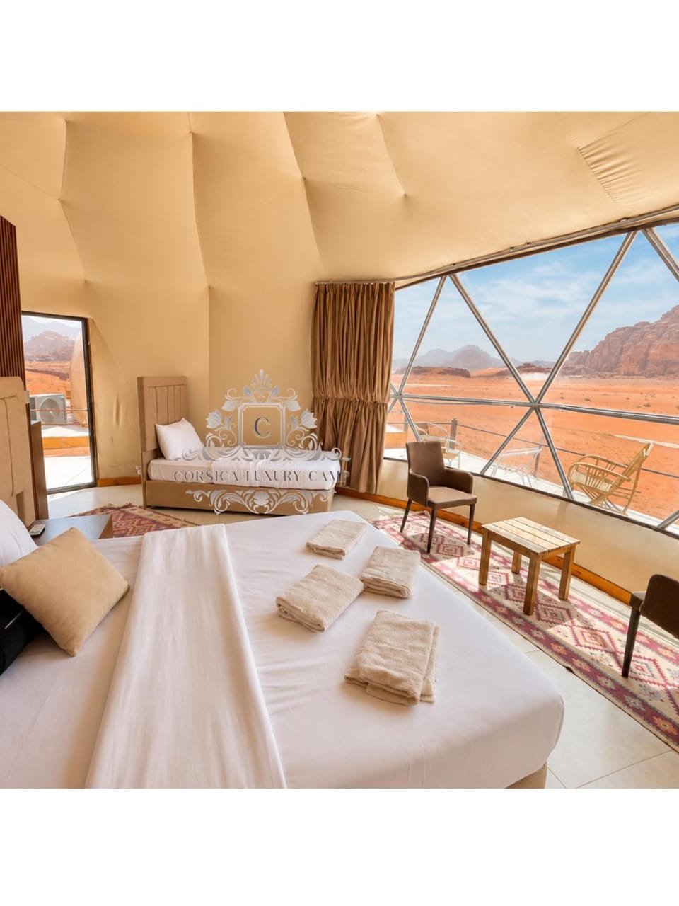 Bed, Natural landscape, Living room, Photo of the whole room, Seating area, Bedroom, Mountain view, towels