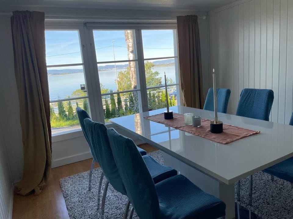 Nice Family Friendly apartment 2 bed Rooms with sea view located in Nordstrand for 5 guests with a garden and grill with sea view just beside the apartment Apartment in Oslo