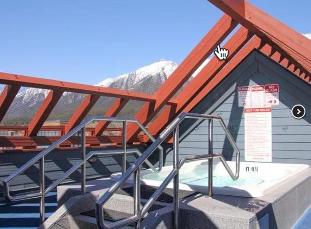 Hot Tub, Hot Tub, Mountain view