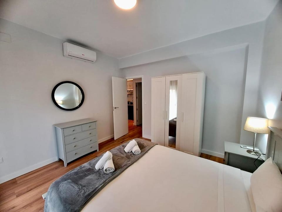 Bed, Photo of the whole room, Bedroom, wardrobe, air conditioner