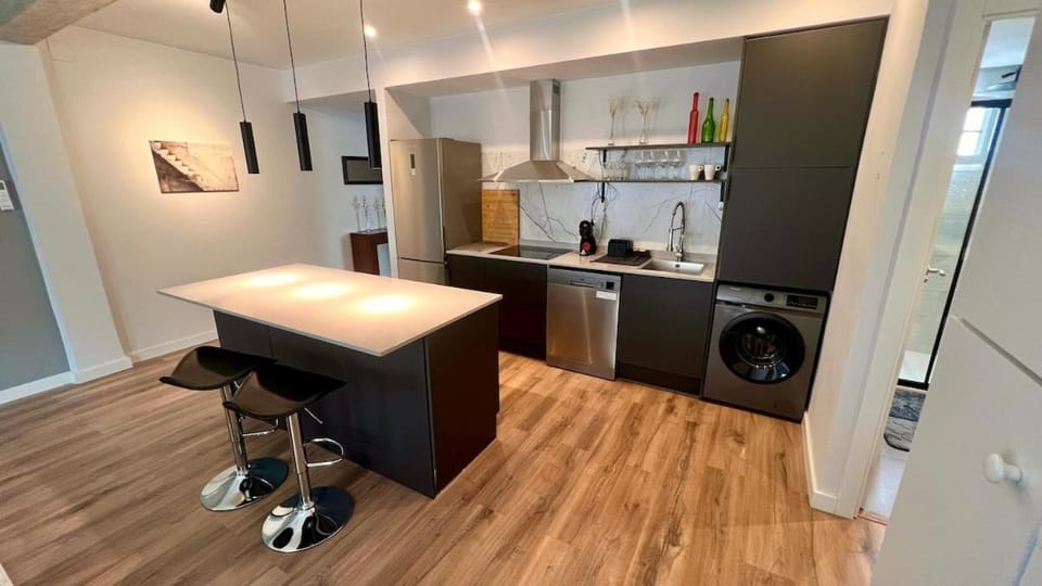 Kitchen or kitchenette, dishwasher, oven, stove, toaster, washing machine