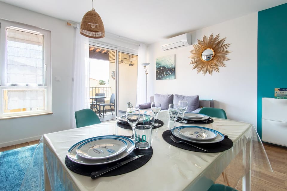 Balcony/Terrace, Living room, Dining area, air conditioner