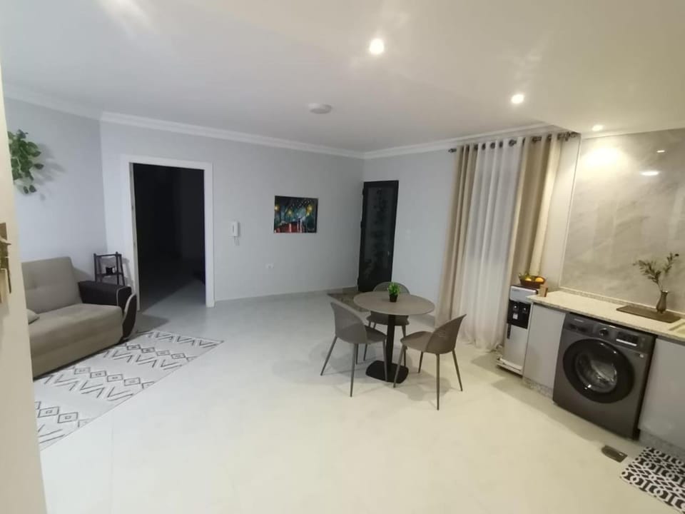 2 Master Bedroom Deluxe Apartment Queen Alia Airport Families Women ONLY Apartment in Africa