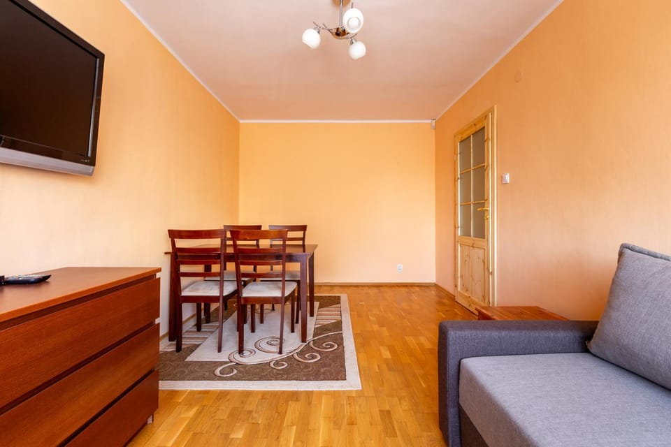 TV and multimedia, Living room, Seating area, Dining area, Evening entertainment