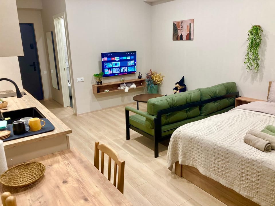 Bed, TV and multimedia, Living room, Photo of the whole room, Seating area, Dining area, Evening entertainment, Bedroom, internet, towels