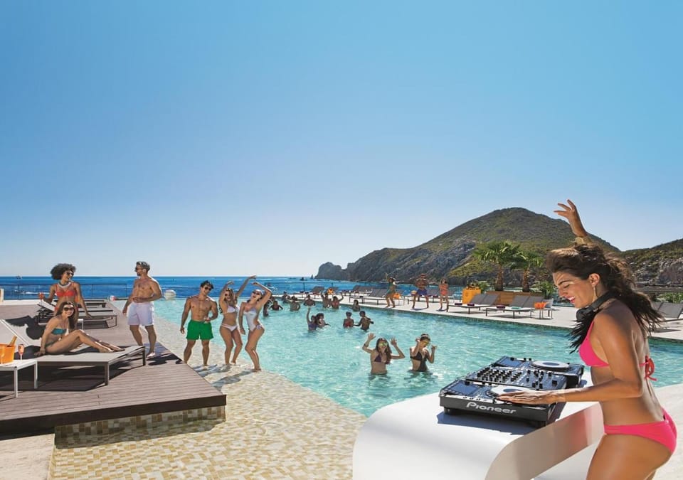 Nightclub / DJ, Swimming pool